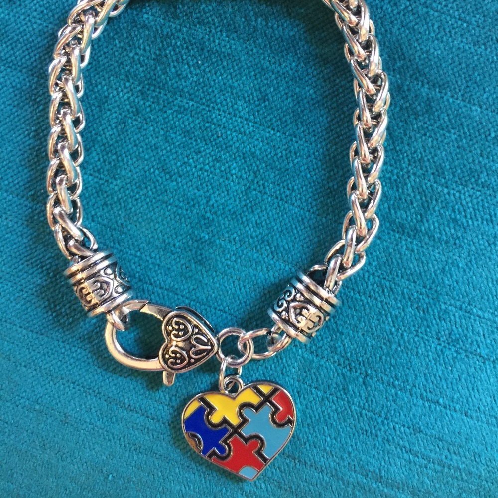 ✨ Autism Awareness Heart Charm Bracelet - Picture 3 of 3