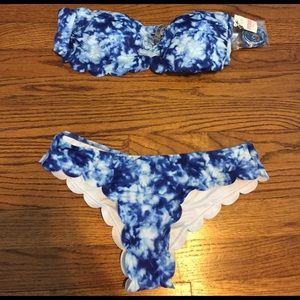 VS pink bikini. Never been worn!