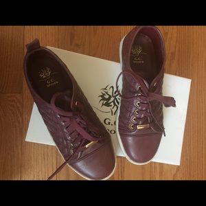 Burgundy sneakers with white sole