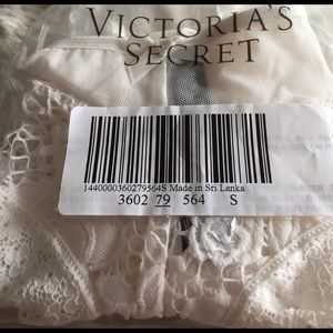 Victoria's Secret "MUSE CHEEKY" Palecream