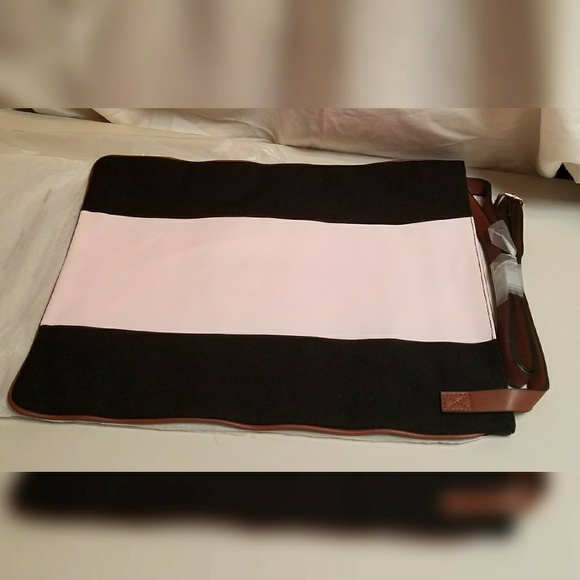 VICTORIA'S SECRET BAG NWT - Picture 3 of 3