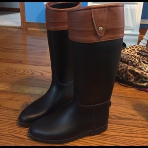 Dirty Laundry rain boots