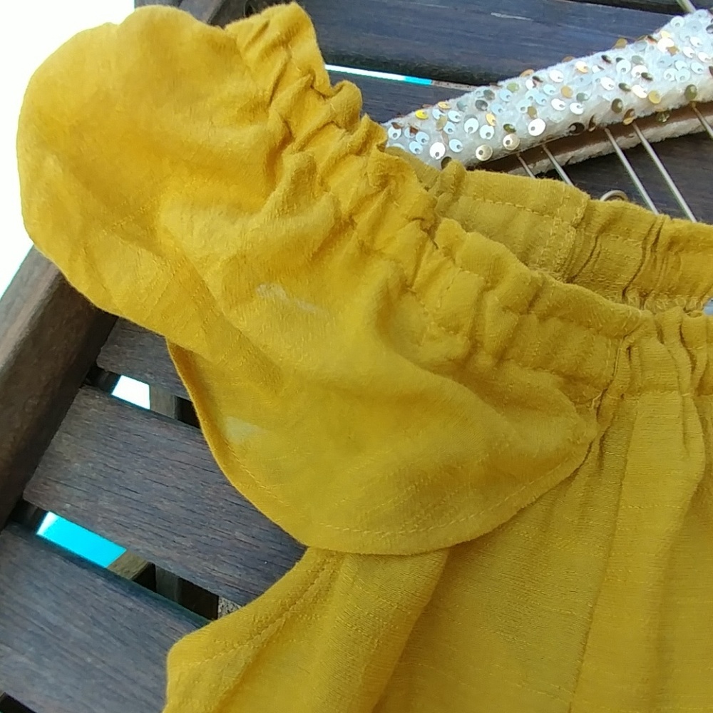Off the shoulder  crop top - Picture 2 of 4