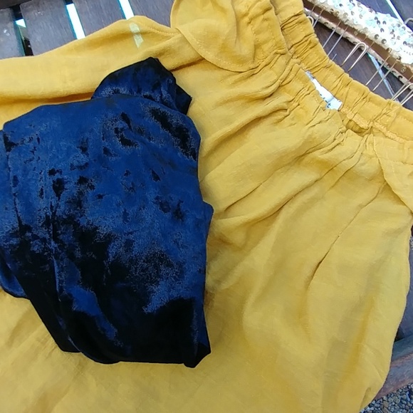 Off the shoulder  crop top - Picture 3 of 4