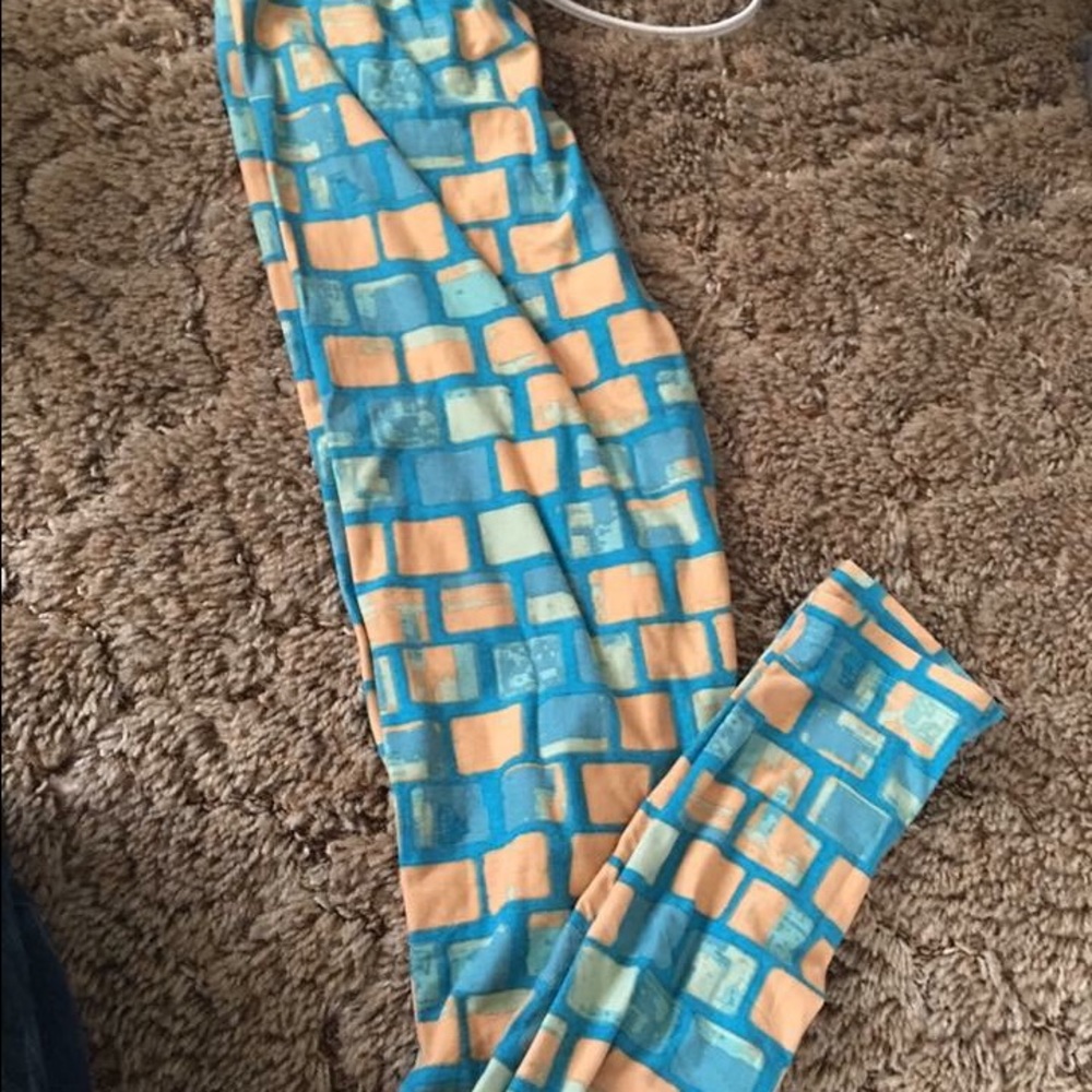 Crazy pattern legging.