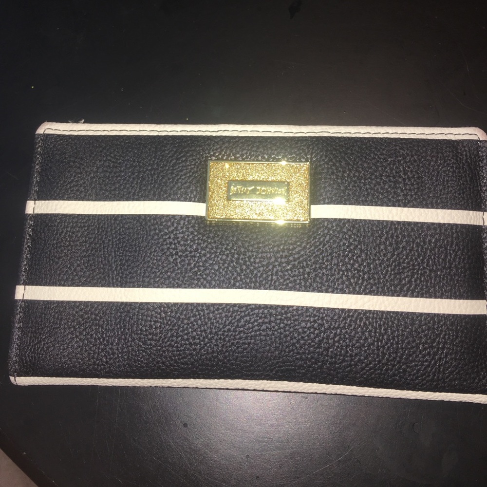 Betsey Johnson Wallet✨