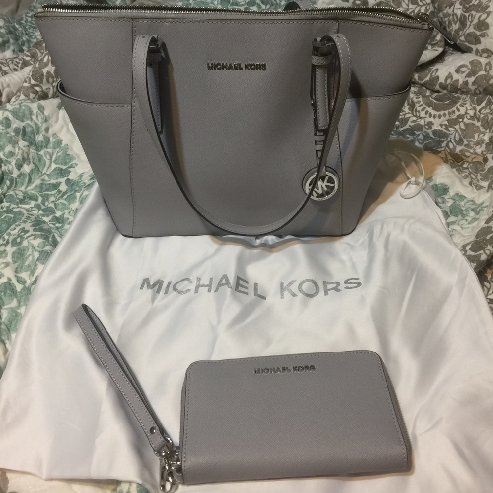 Authentic Micheal Kors purse & wallet