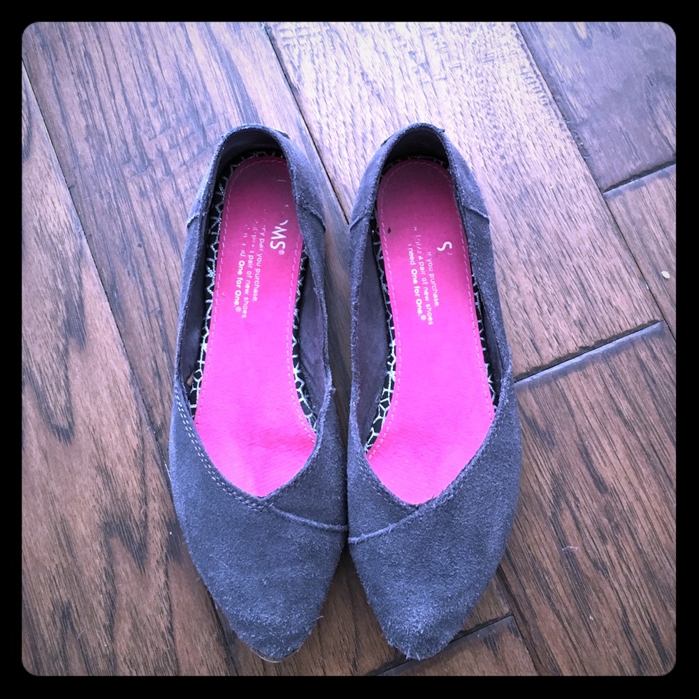 Toms suede flats