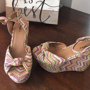 Candies Boho style wedges. Size 6