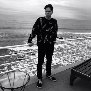 Meet your Posher, Santi