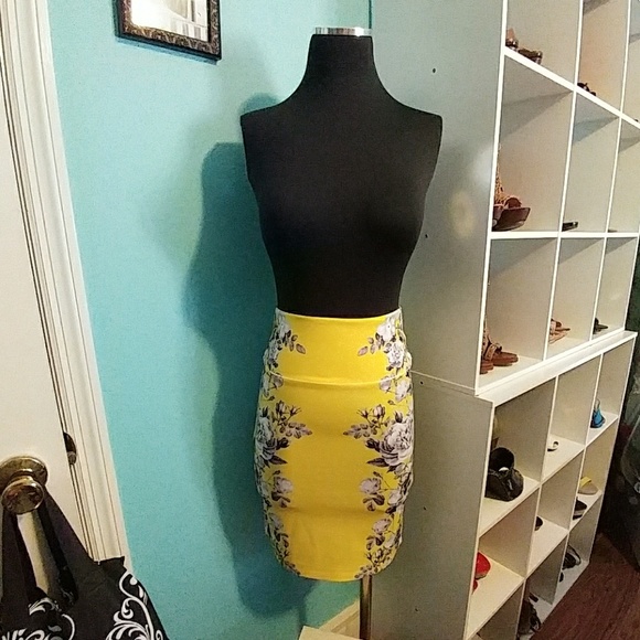 Yellow Highwaist Pencil Skirt - Picture 1 of 4