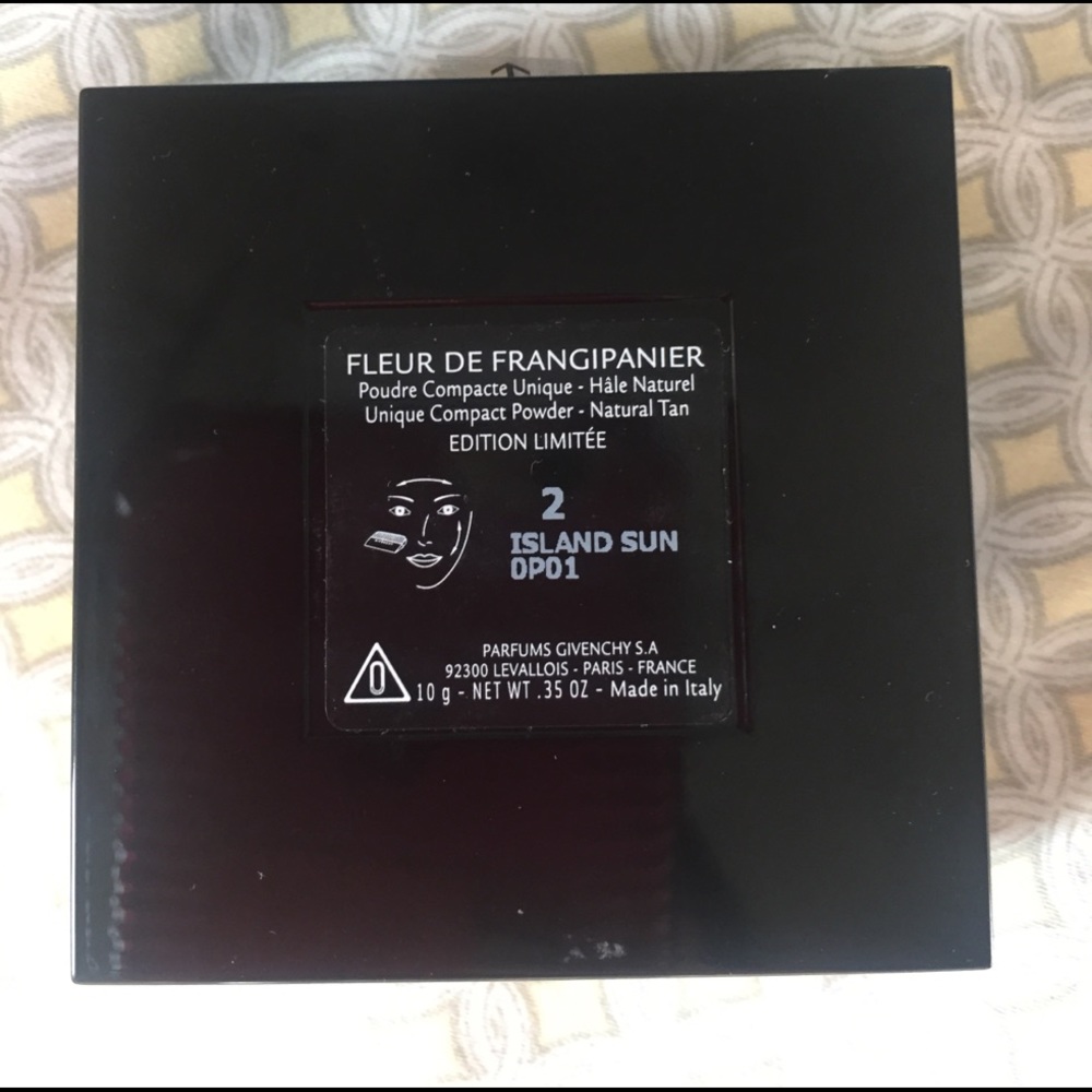 Givenchy Unique Compact Powder - Picture 4 of 4