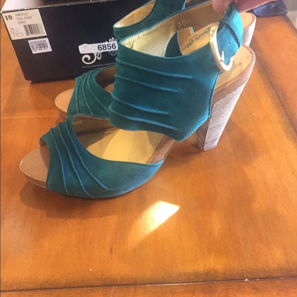 Seychelles Turquoise Suede Peep toe heels - Picture 2 of 3