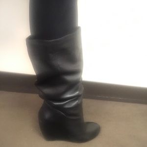 Nine West Wittr black leather slouch wedge - 10M