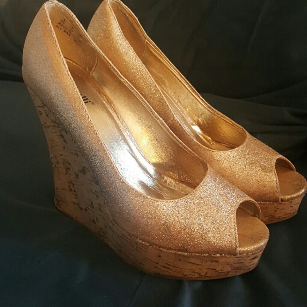 Sparkly gold wedges