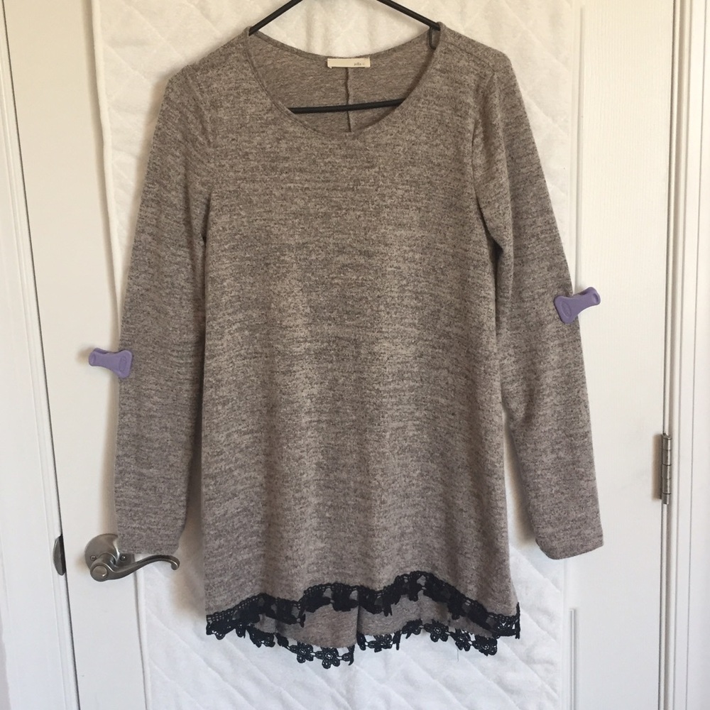 NWOT- Boutique gray long Sleeve Blouse Sz Small