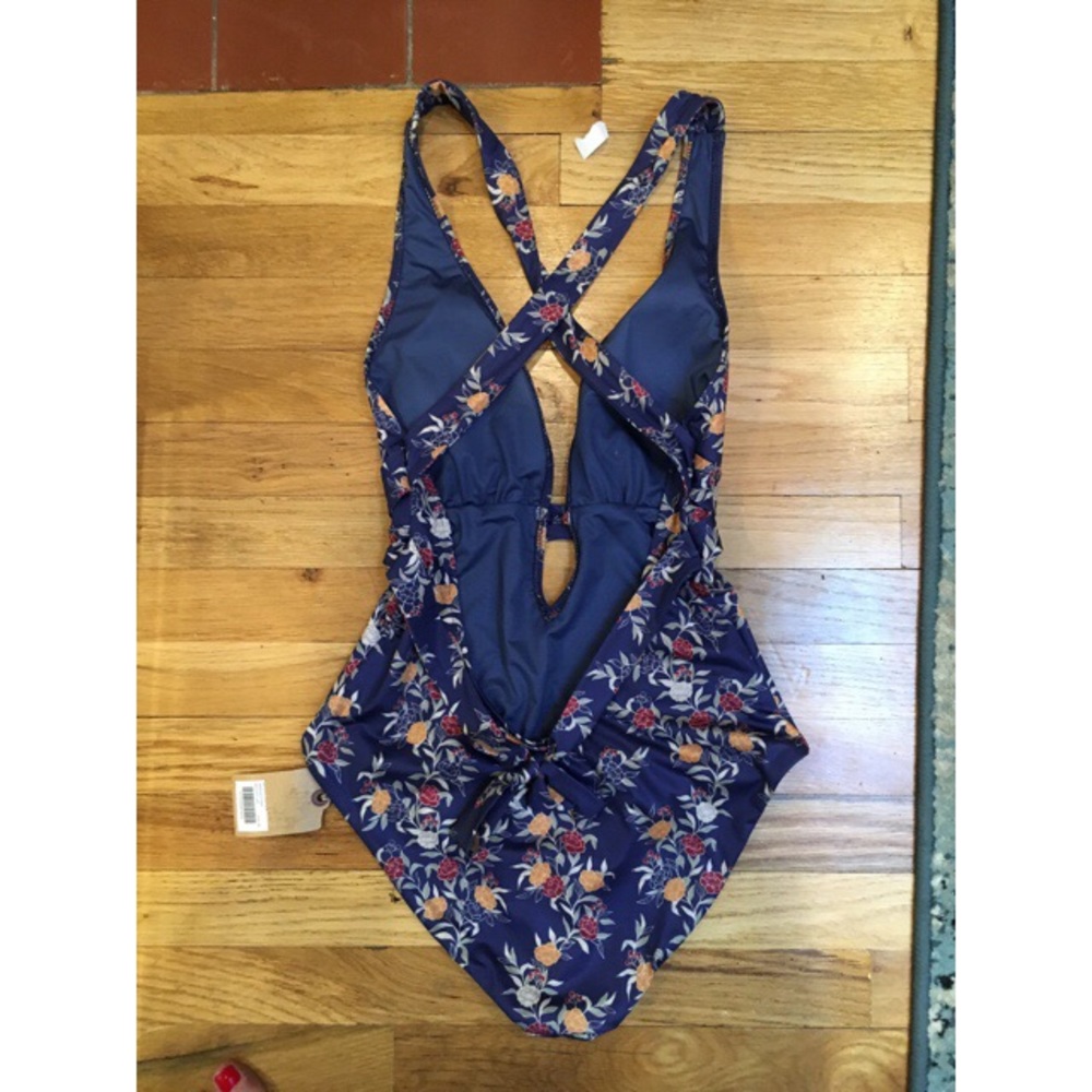 One piece swim suit with Japanese floral design - Picture 2 of 6
