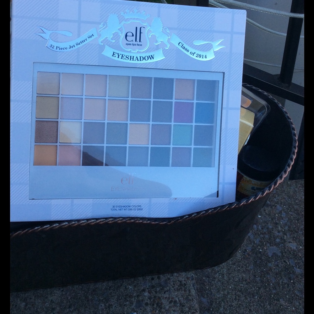 Elf 32 piece jet setter eyeshadow