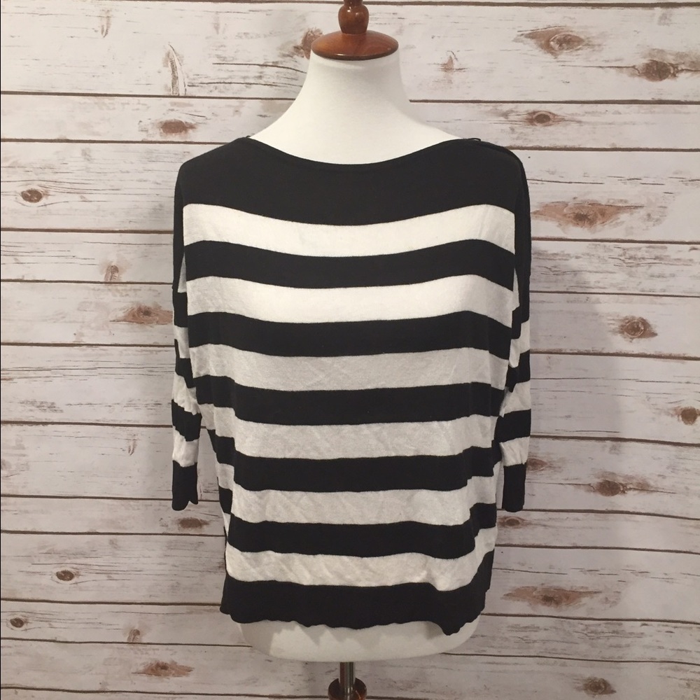 🌻WHBM White House Black Market Light Sweater