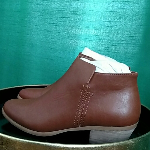 Bass Shoes - Leather like bootie with zip closure and low heel