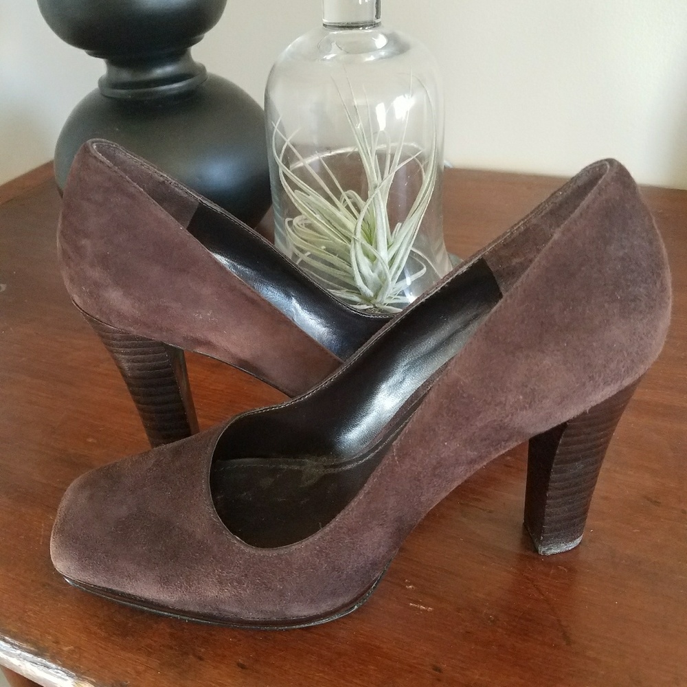 BEAUTIFUL chocolate brown suede heels