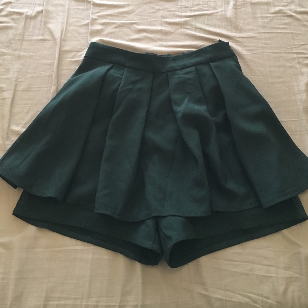 Earth Music Ecology pleated skirt size M
