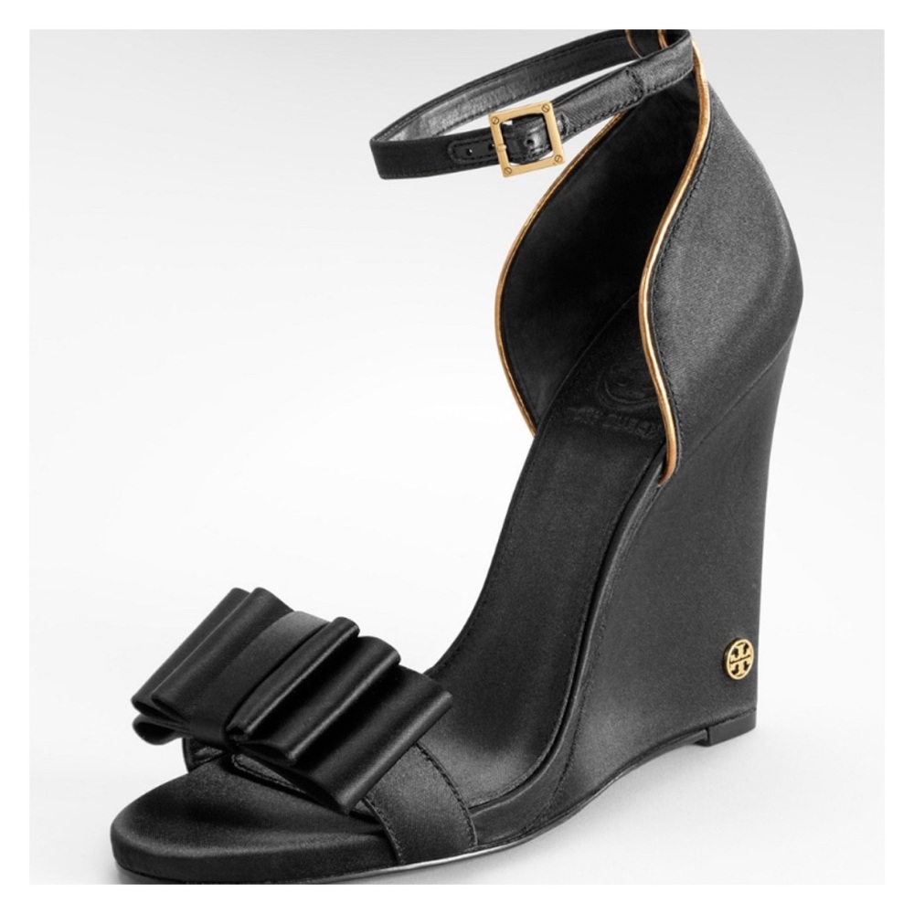 TORY BURCH BLACK & GOLD SATIN WEDGE