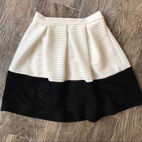 Francesca's Collections Dresses & Skirts - Franchesca's 'Miami' White & Black Block Skirt