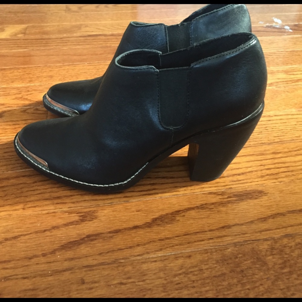 DV by Dolce Vita Carlin Metal Tip Ankle Bootie