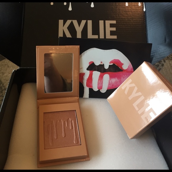 🌸NEW!  KYLIES "CHOCOLATE CHERRY" HIGHLIGHTER - Picture 3 of 5