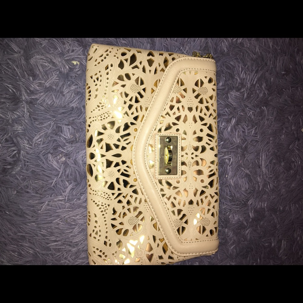 Nude clutch