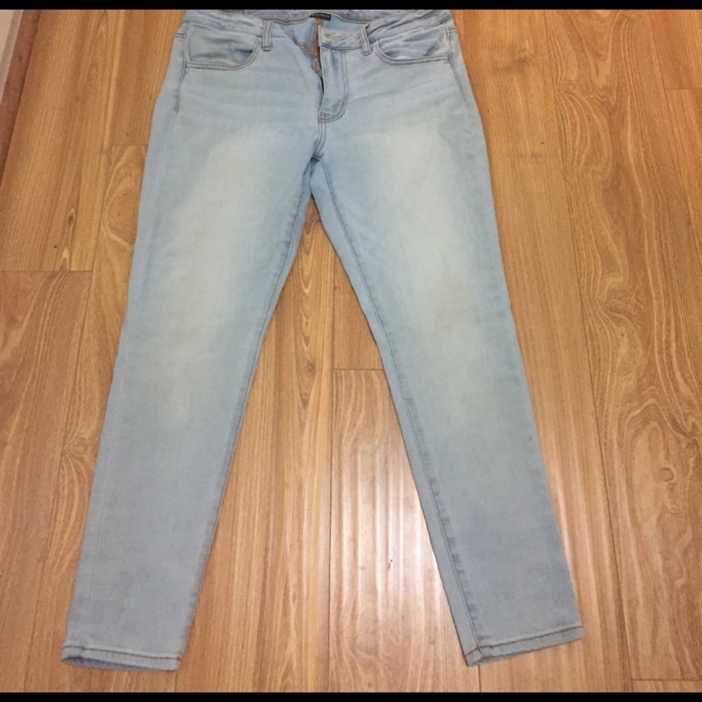 Lite blue jeans