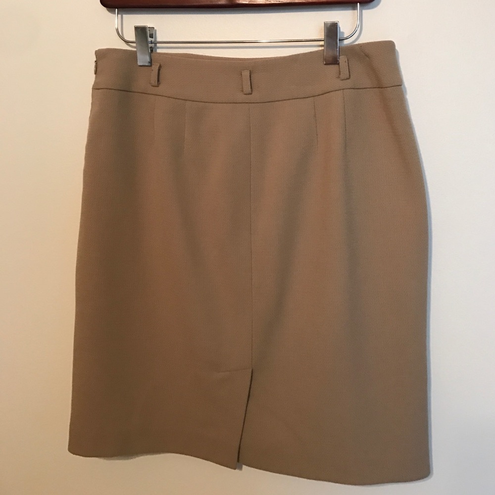 Ann Taylor LOFT tan skirt 6P ready to wear!