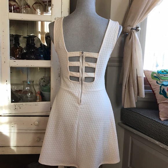 Adorable Windsor Dress - Picture 2 of 3