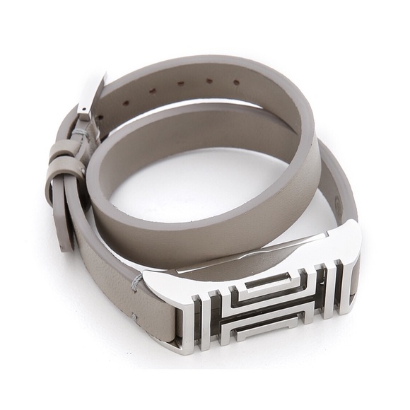 NWT Tory Burch Fit Bit Silver/Gray Leather Wrap - Picture 2 of 4