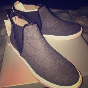 men's grey casual slip on shoes