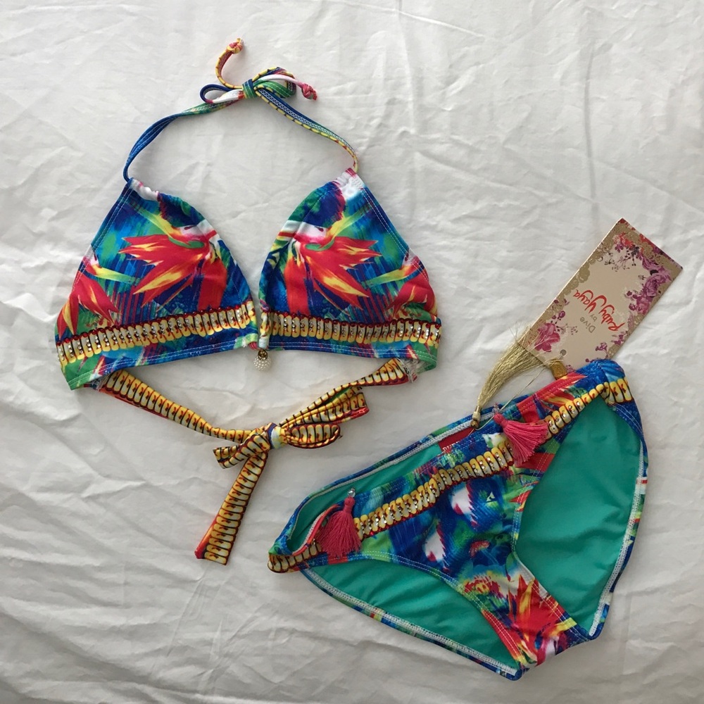 XS PRINTED BIKINI SET. BRAND NEW!!