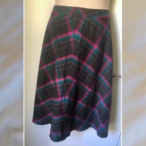NWOT Jones Wear Plaid Mid Calf Skirt