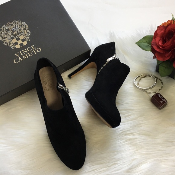 Vince Camuto Shoes - NIB Vince Camuto Elvin Bootie
