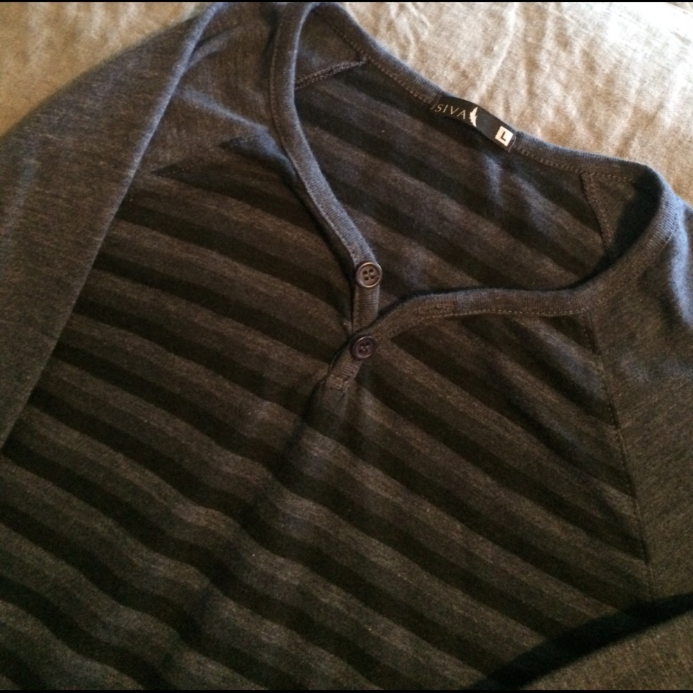 Free with $40 bundle. Siva LS in L exl condition