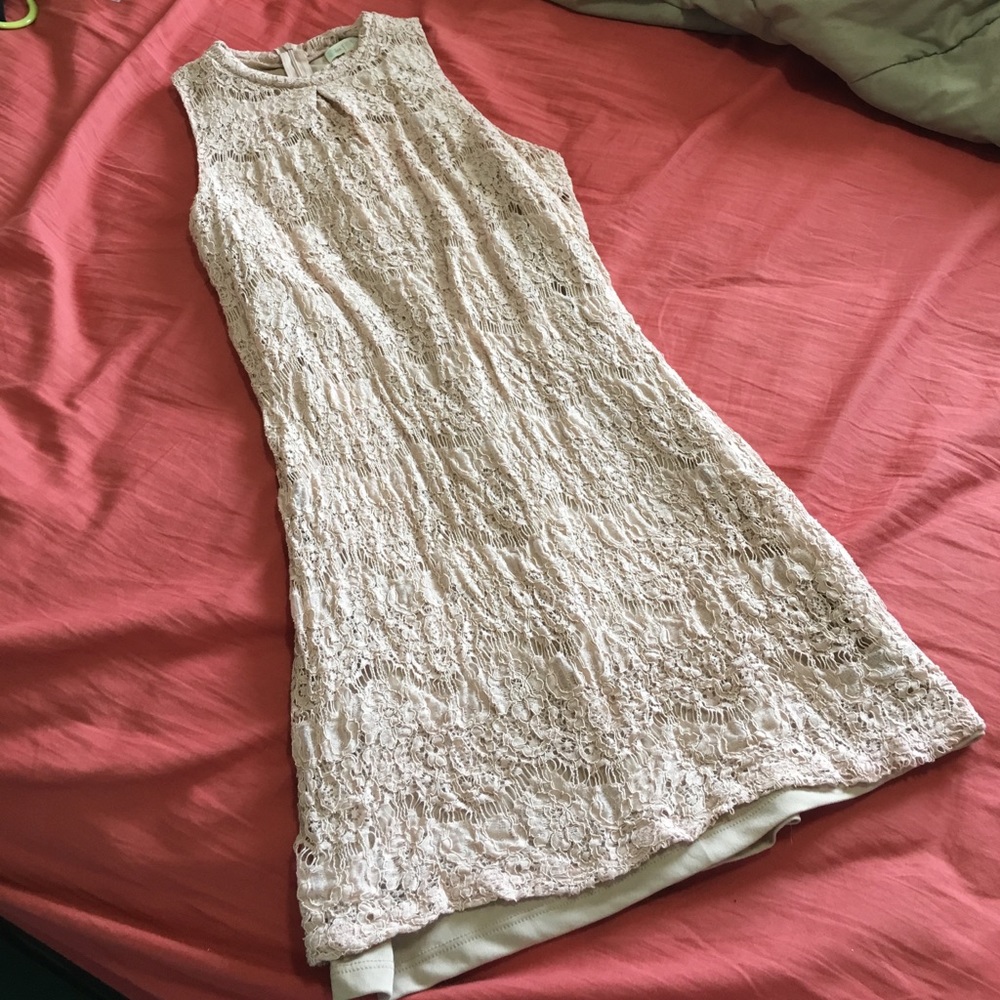 Lace fitted dress.