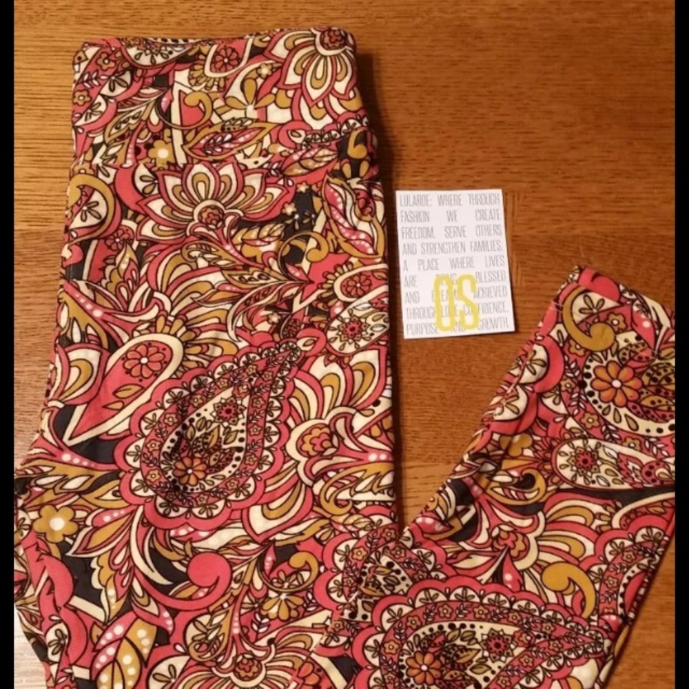 New Lularoe leggings OS with paisley print