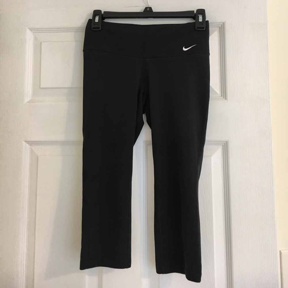 Nike yoga capris