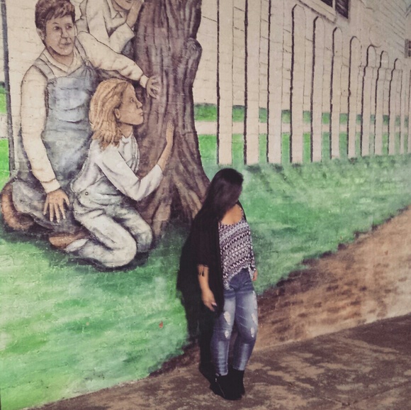 Meet your Posher, Cassie - Picture 2 of 3