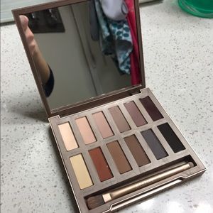 Urban Decay Naked Ultimate Basics.
