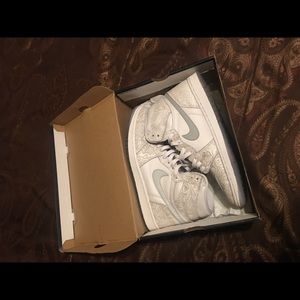 Jordan retro 1 "lasers"