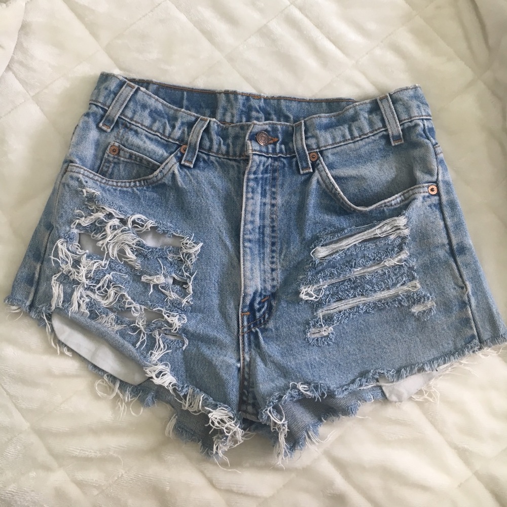 Levi Cutoff Short