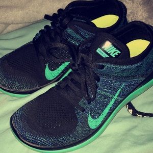 Nike Free 4.0 flynits// OFFER !!