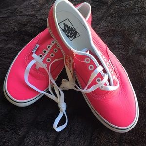 💕Vans Neon LEATHER Pink Classics, NWT, Size 10💕