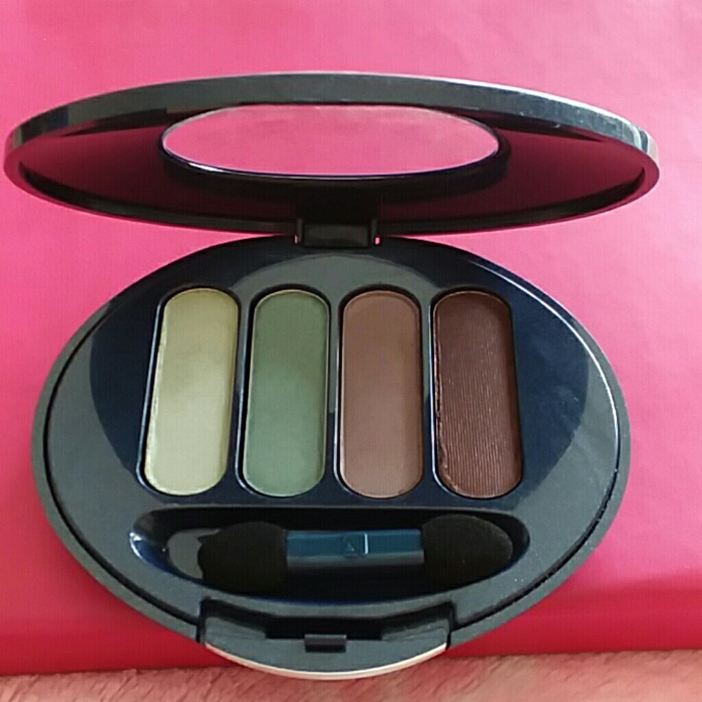 Avon True Color Eyeshadow Quad (Gorgeous Greens)